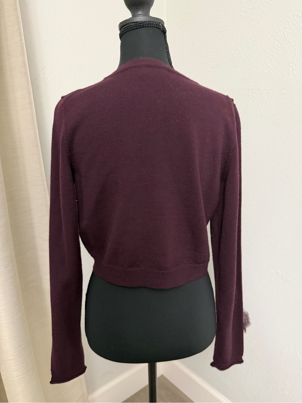 Embellished Plum Cropped Cardigan with Leaf Appliqués 100% merino wool - Picture 9 of 11